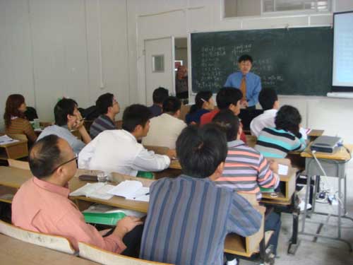 施晓阳教授在9+1超市型学习班之针刀班授课